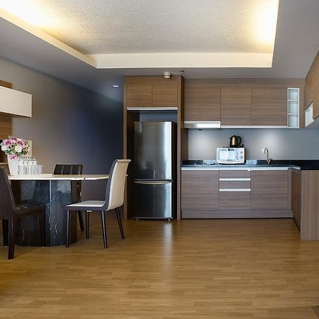 The Capital Resort @ Sukhumvit 50 Μπανγκόκ Εξωτερικό φωτογραφία A modern kitchen