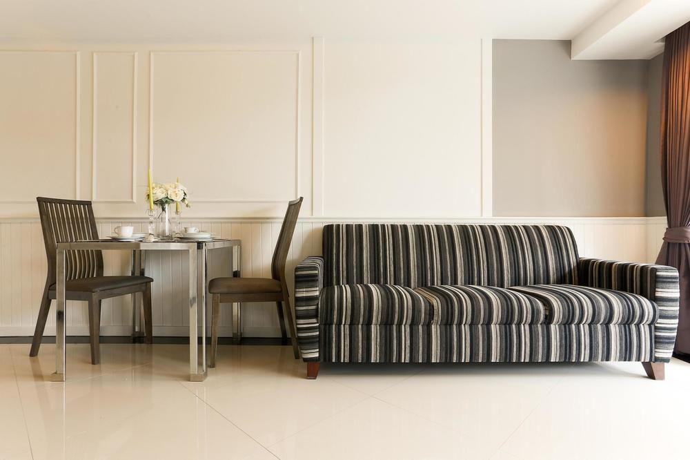 The Capital Resort @ Sukhumvit 50 Μπανγκόκ Εξωτερικό φωτογραφία A WAINWRIGHT sofa