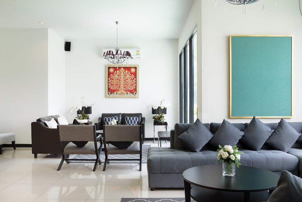The Capital Resort @ Sukhumvit 50 Μπανγκόκ Εξωτερικό φωτογραφία A living room in a condominium