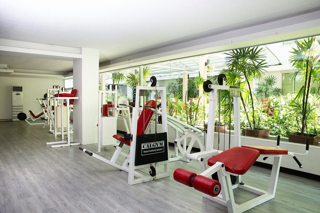 The Capital Resort @ Sukhumvit 50 Μπανγκόκ Εξωτερικό φωτογραφία A gym in a hotel