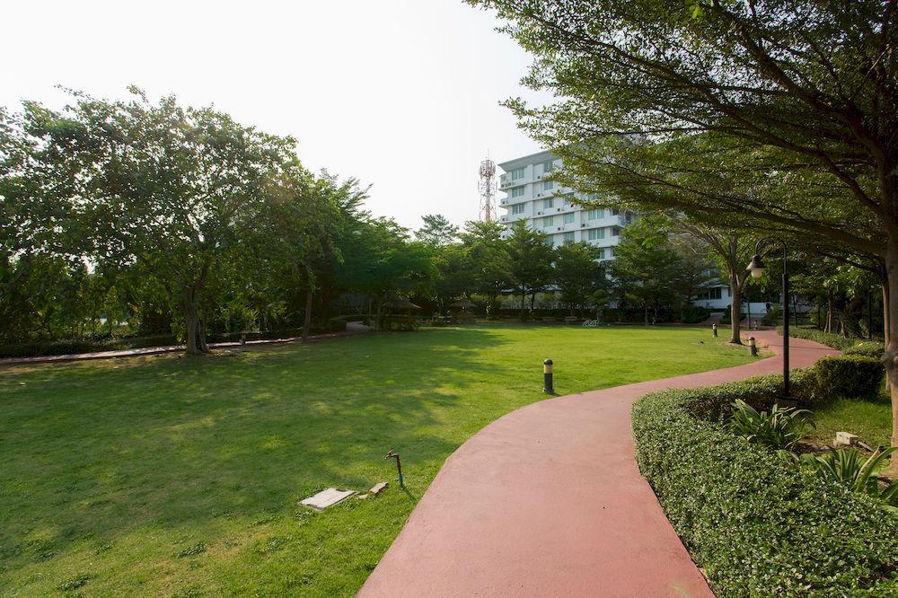 The Capital Resort @ Sukhumvit 50 Μπανγκόκ Εξωτερικό φωτογραφία The park