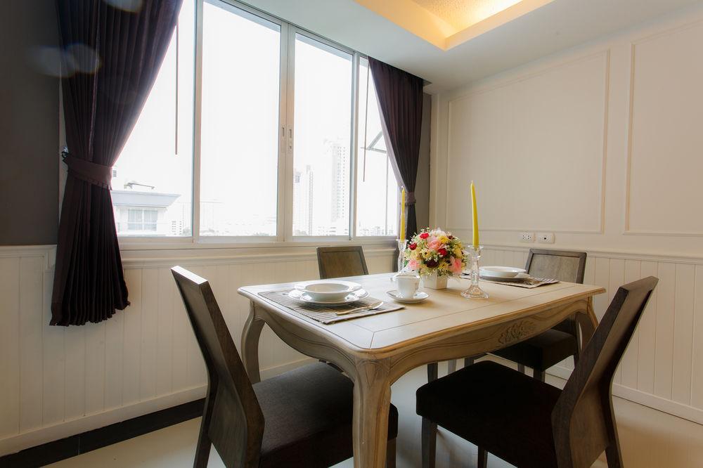 The Capital Resort @ Sukhumvit 50 Μπανγκόκ Εξωτερικό φωτογραφία A dining room