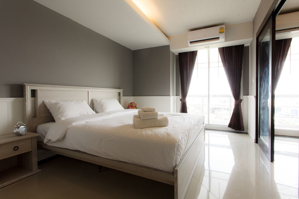 The Capital Resort @ Sukhumvit 50 Μπανγκόκ Εξωτερικό φωτογραφία A bedroom in a hotel