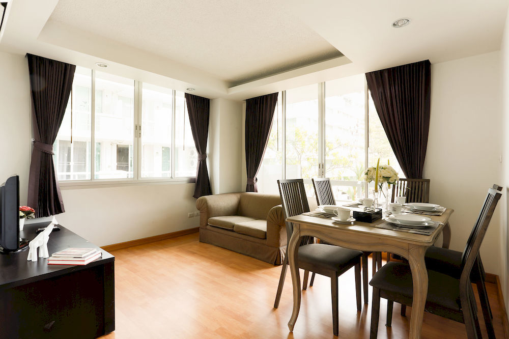The Capital Resort @ Sukhumvit 50 Μπανγκόκ Εξωτερικό φωτογραφία A dining room
